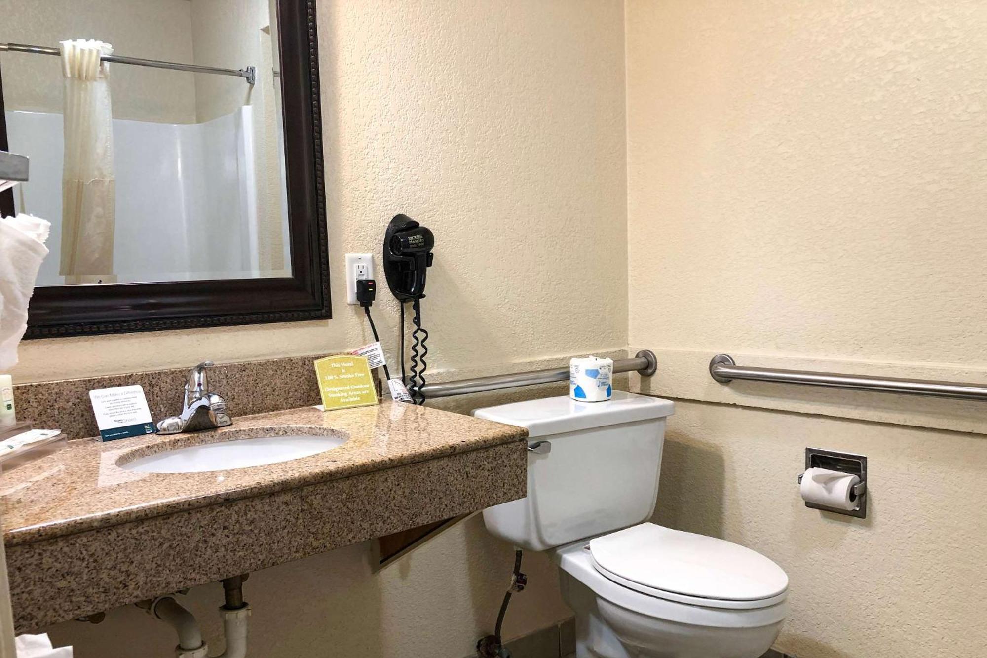 Quality Inn I-70 At Wanamaker Τοπέκα Εξωτερικό φωτογραφία